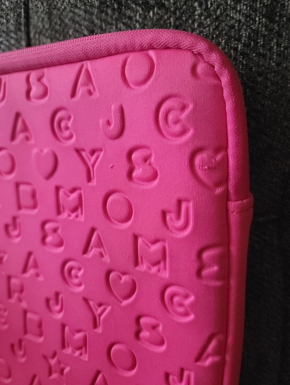 Marc Jacobs Dreamy Logo Knockout Pink Padded Laptop / Tablet Sleeve Case - Picture 11 of 13